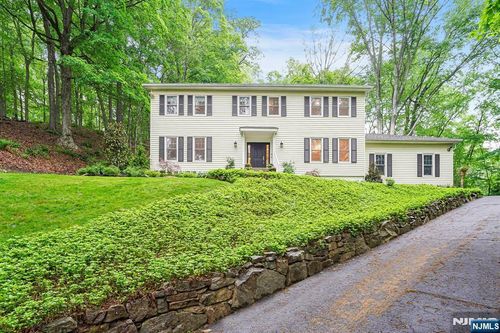 32 Lord Wm Penn Drive, Morris Township, NJ, 07960 | Card Image