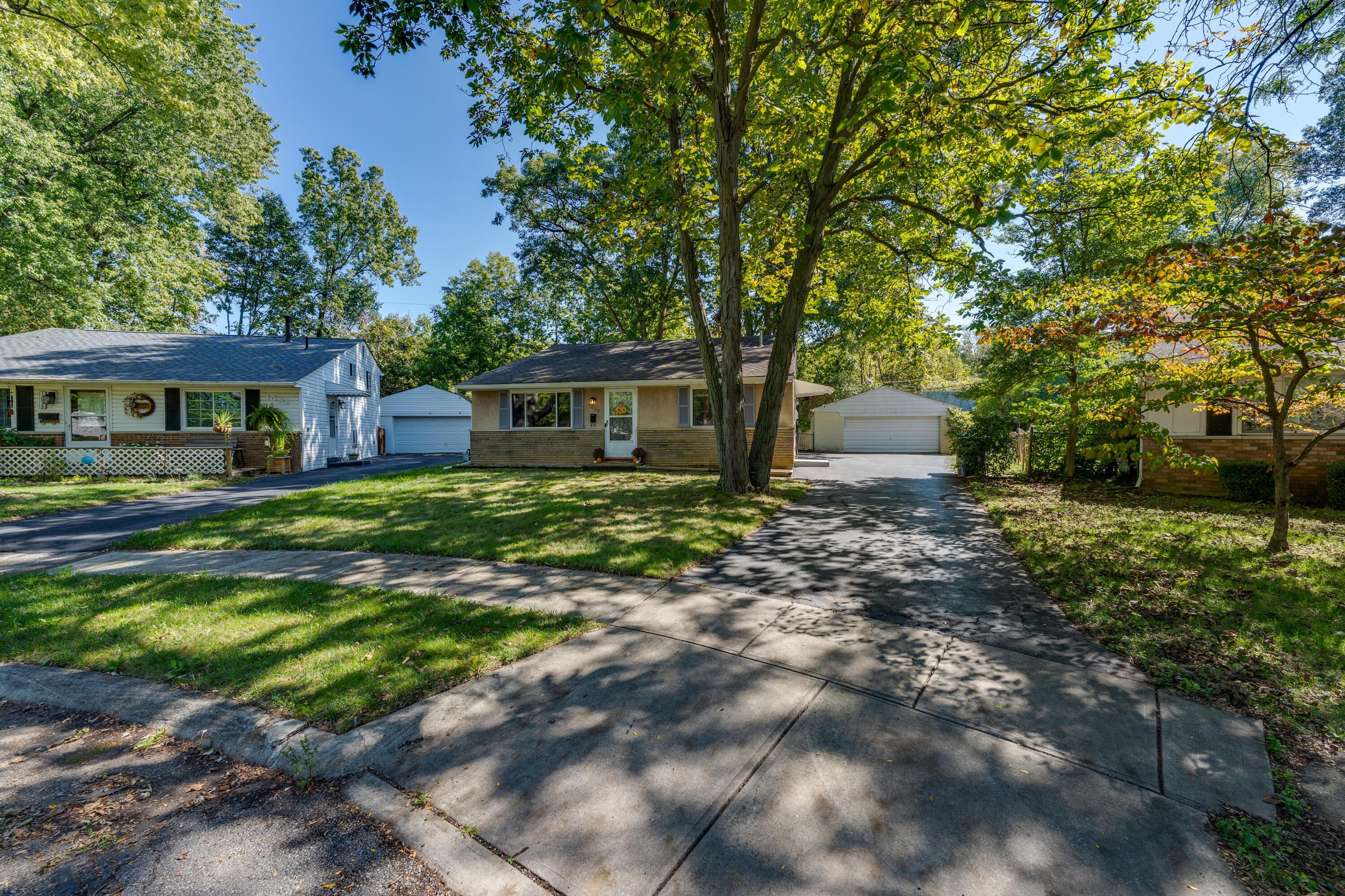 Roche Ct, Columbus, OH 43229