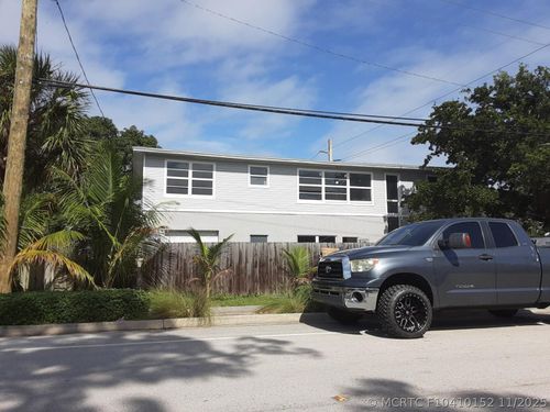799 Ne 34th Ct, Oakland Park, FL, 33334-2851 | Card Image