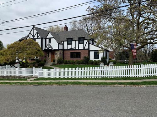 11 Mardon Rd, Larchmont, NY, 10538-1712 | Card Image