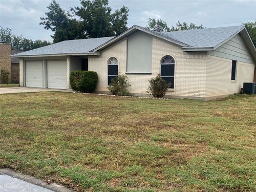 1806 Sierra Dr, Brownwood, TX, 76801-7145 | Card Image