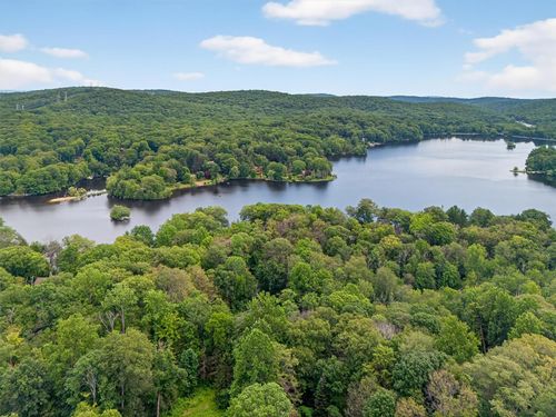 49 Oak Ridge Dr, Putnam Valley, NY, 10579-1326 | Card Image