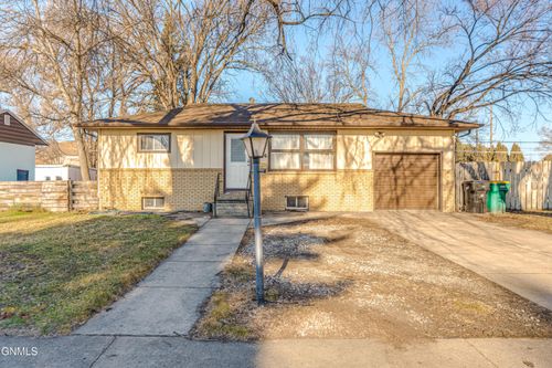 566 Sunset Pl, Bismarck, ND, 58504-5283 | Card Image