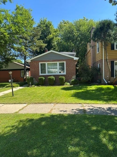 8953 Central Park Ave, Evanston, IL, 60203-1816 | Card Image