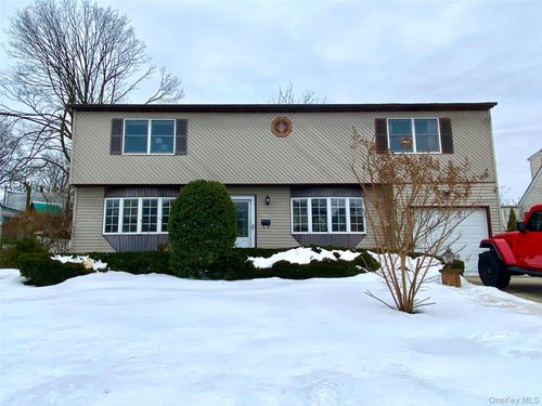 3070 Lowell Ave, Wantagh, NY, 11793-3221 | Card Image