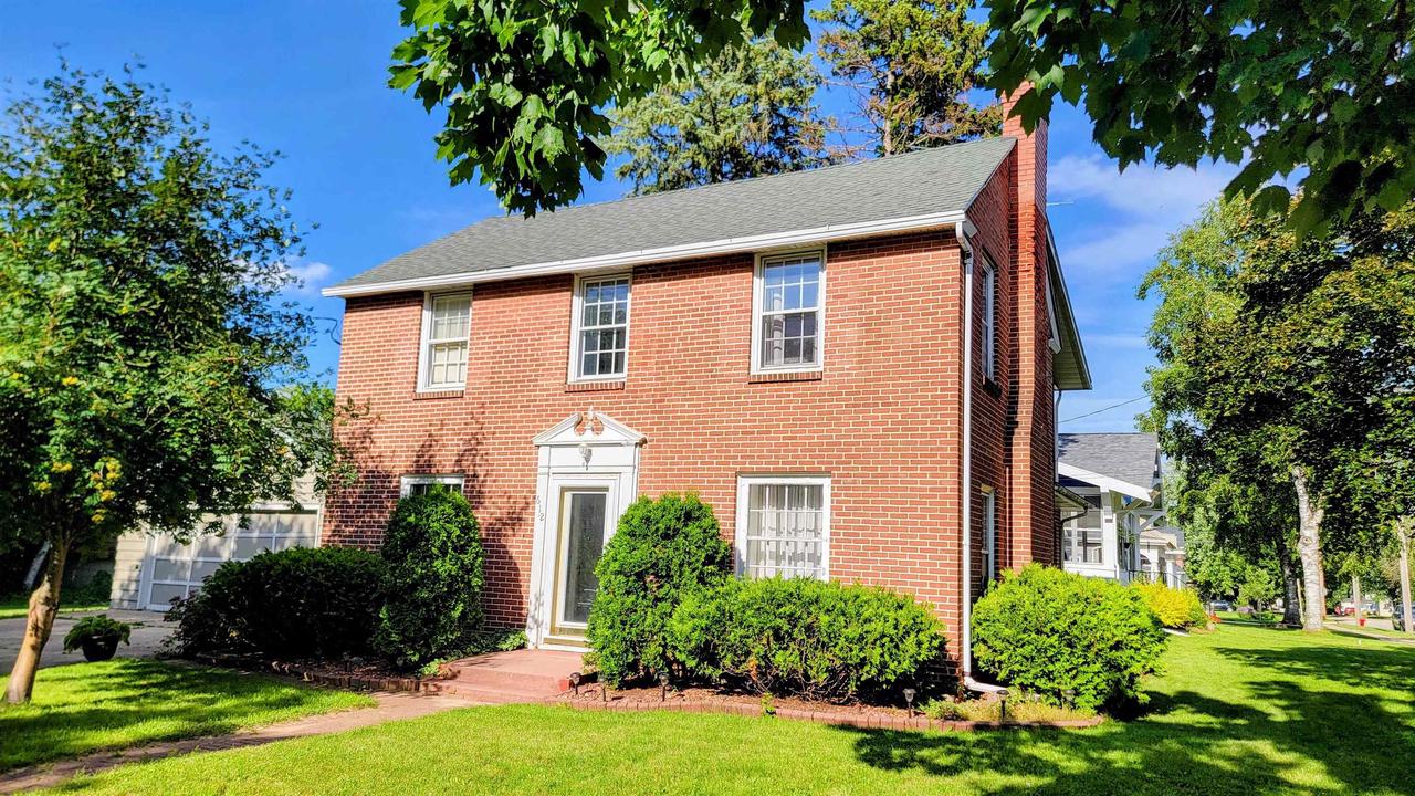 Lawrence St, New London, WI 54961