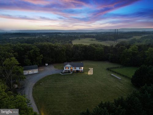 364 Waynes Ln, STEPHENS CITY, VA, 22655-5563 | Card Image