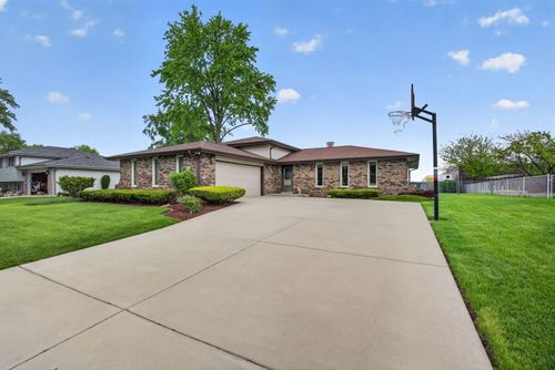 106 N Brookshore Dr, Shorewood, IL, 60404-9601 | Card Image