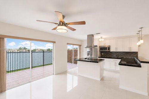 102-1-2561 W 60th Pl, Hialeah, FL, 33016 | Card Image
