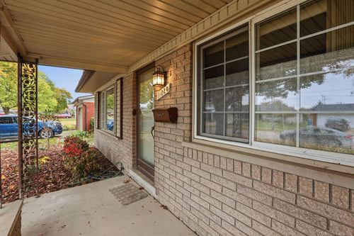 11220 Canterbury Dr, Warren, MI, 48093-1766 | Card Image