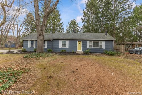 4215 Newton Rd, Commerce Twp, MI, 48390-1337 | Card Image