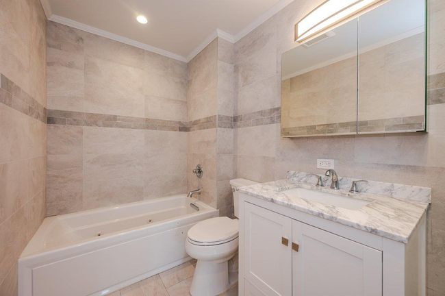 APT-204 - 661 W Broadway, Condo with 3 bedrooms, 2 bathrooms and null parking in Long Beach NY | Image 17