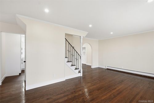 34 Meadow Wood Ln, Farmingdale, NY, 11735-6703 | Card Image