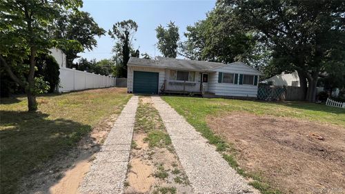 47 Hunter Lane, Brookhaven, NY, 11720 | Card Image