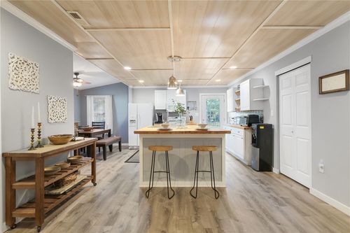 101 Huckleberry Dr, Hartfield, VA, 23071-2077 | Card Image