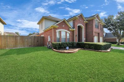 307 Saunter Drive, House other with 4 bedrooms, 3 bathrooms and null parking in Stafford TX | Image 2