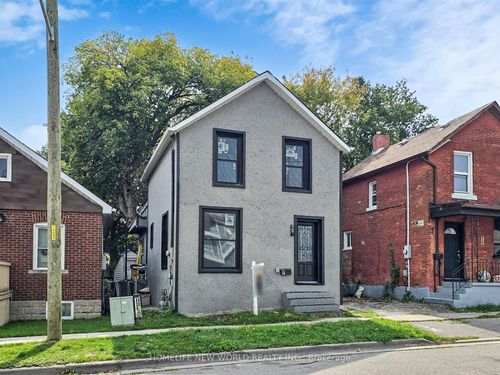 11 Maple St, Oshawa, ON, L1H2L6 | Card Image