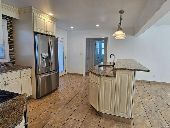 Kitchen with Island 3 | Image 5