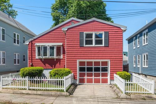 16 Geneva St, Salem, MA, 01970-4605 | Card Image