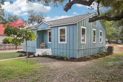 602 Short St, Smithville, TX, 78957-1541 | Card Image