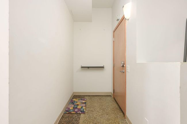Entry with space for keys, mail and boots. | Image 18