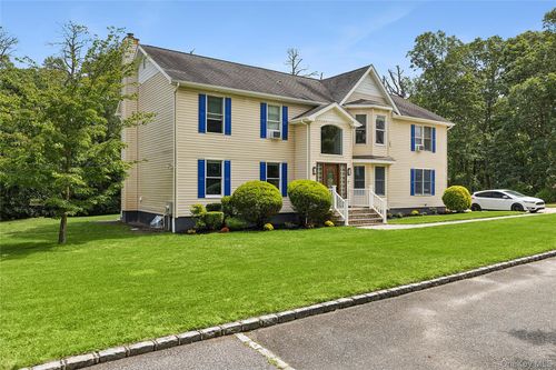 11 Grand Ave, Yaphank, NY, 11980-9649 | Card Image