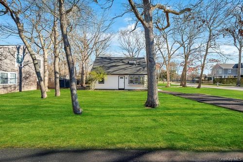 15 Ocean Avenue, Southampton, NY, 11942 | Card Image