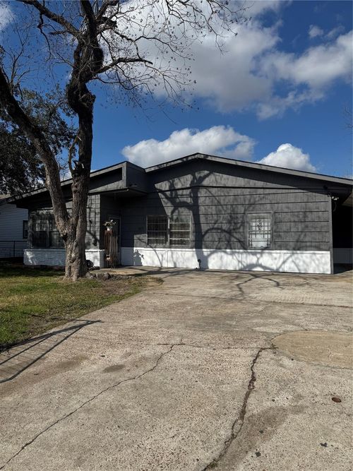 9113 Oak Knoll Ln, Houston, TX, 77078-4011 | Card Image