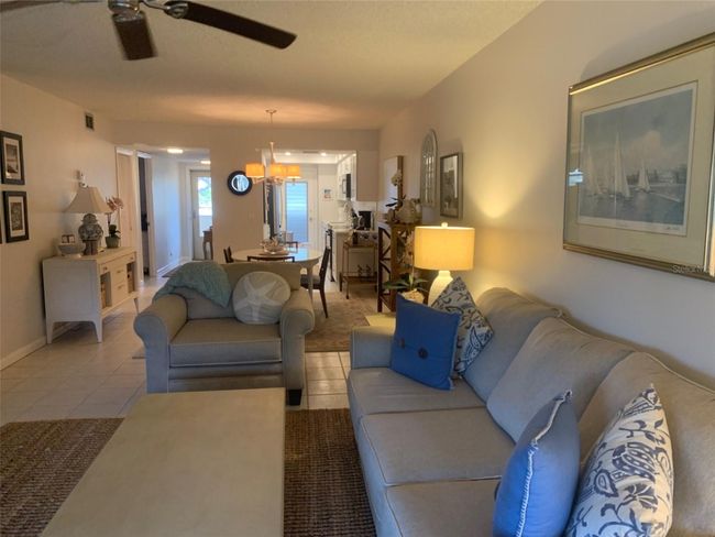 207 - 512 W Venice Avenue, Condo with 2 bedrooms, 2 bathrooms and null parking in Venice FL | Image 4