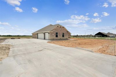 9517 Lynx Crossing, House other with 4 bedrooms, 2 bathrooms and null parking in Godley TX | Image 2