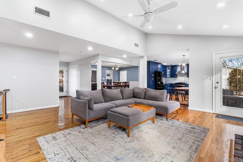 49 Fairfield Dr, Dix Hills, NY, 11746-7162 | Card Image