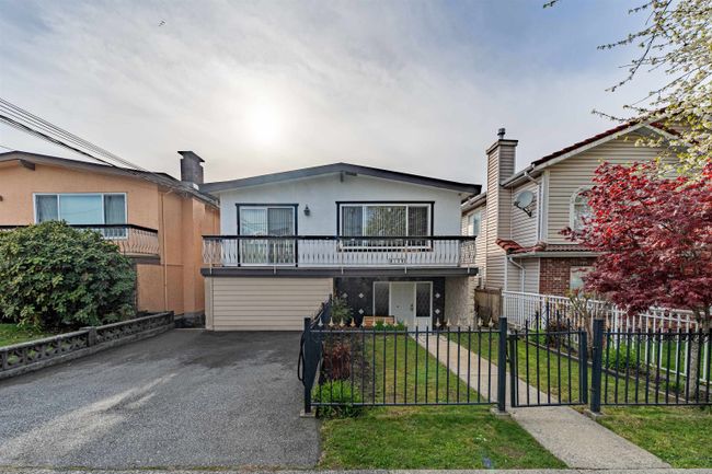 6135 Commercial Street, House other with 6 bedrooms, 3 bathrooms and 1 parking in Vancouver BC | Image 2