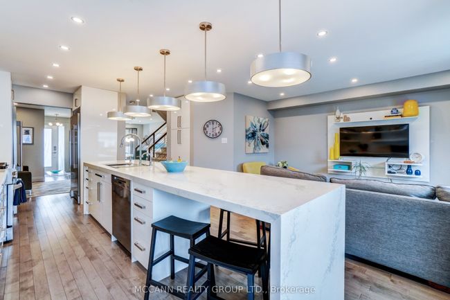 142 Carnwith Dr E, House attached with 3 bedrooms, 3 bathrooms and 2 parking in Whitby ON | Image 16