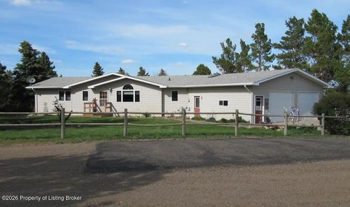 8501 144th Ave Sw, Bowman, ND, 58623-9753 | Card Image
