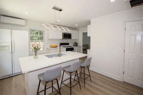 64 Maple Ave, Southampton, NY, 11968 | Card Image