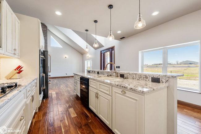 27501 Highway 149, House other with 3 bedrooms, 2 bathrooms and null parking in Sigourney IA | Image 5