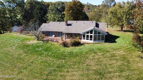 153 Triangle Ln, Tazewell, TN, 37879-6068 | Card Image