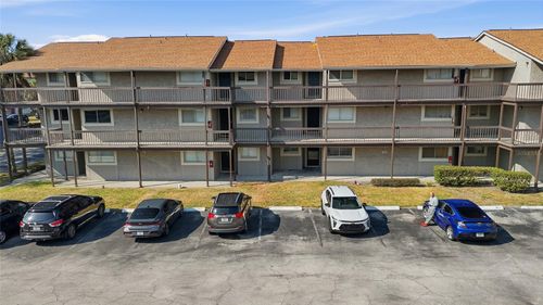 8a3-6308 Newtown Cir, TAMPA, FL, 33615-3605 | Card Image