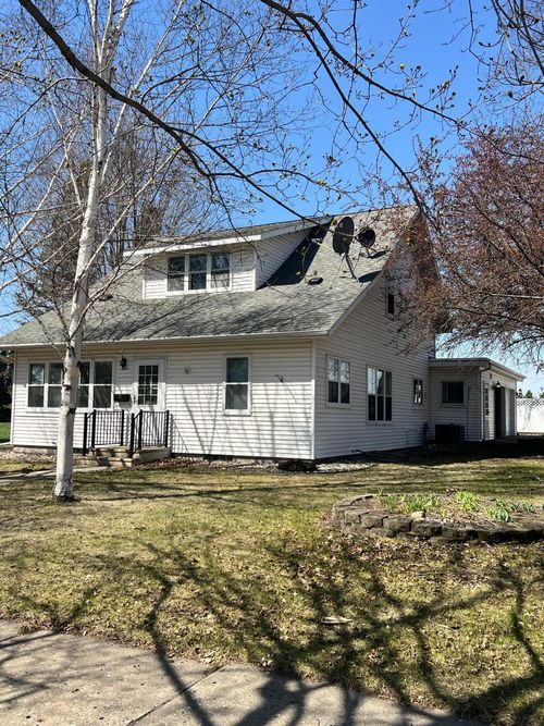 521 9th Ave, Madison, MN, 56256-1134 | Card Image