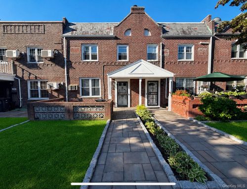 6746 Harrow Street, New York, NY, 11375 | Card Image