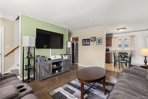 145 Old Farmingdale Rd, West Babylon, NY, 11704-6509 | Card Image