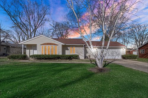 3210 N Betty Dr, Arlington Heights, IL, 60004-1711 | Card Image
