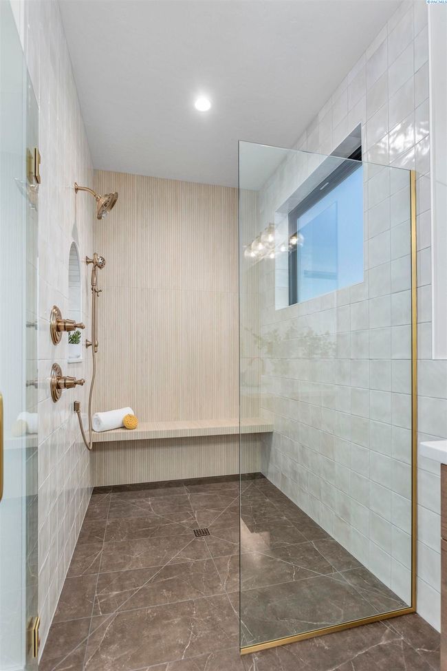 6537 Lazy B Dr, Home with 5 bedrooms, 4 bathrooms and null parking in Pasco WA | Image 25