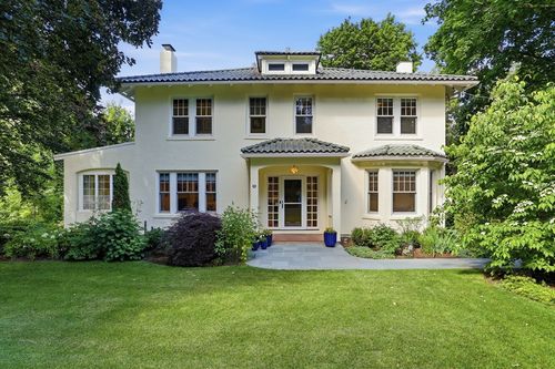 6 Oakmount Cir, Lexington, MA, 02420-3615 | Card Image
