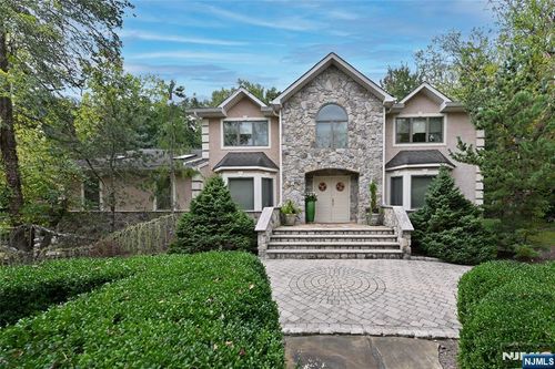 191 Cherry Ln, Airmont, NY, 10952-4304 | Card Image