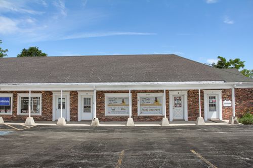 8700 W 95th St, Hickory Hills, IL, 60457-2700 | Card Image