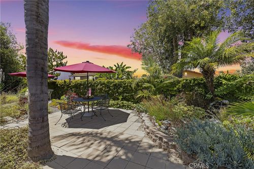 979 S Grinnell St, Anaheim, CA, 92807-5042 | Card Image