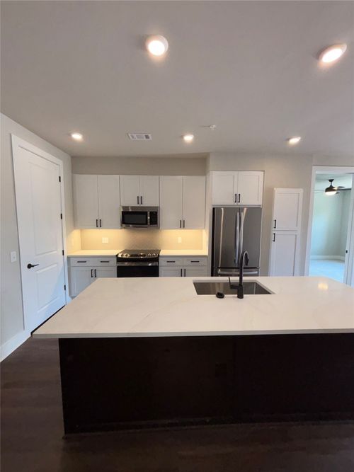 apt-2231-3255 Carlisle St, Dallas, TX, 75204-1766 | Card Image