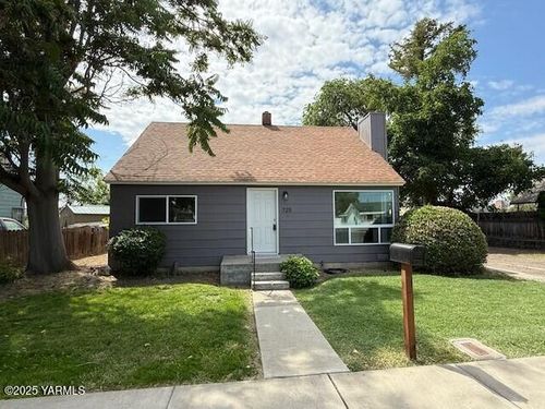 725 S 13th St, Sunnyside, WA, 98944-1646 | Card Image