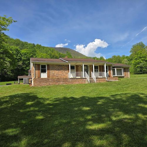 1838 Cascade Dr, Pembroke, VA, 24136-3326 | Card Image
